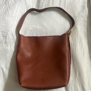 The Essential Bucket Tote in Leather from Madewell